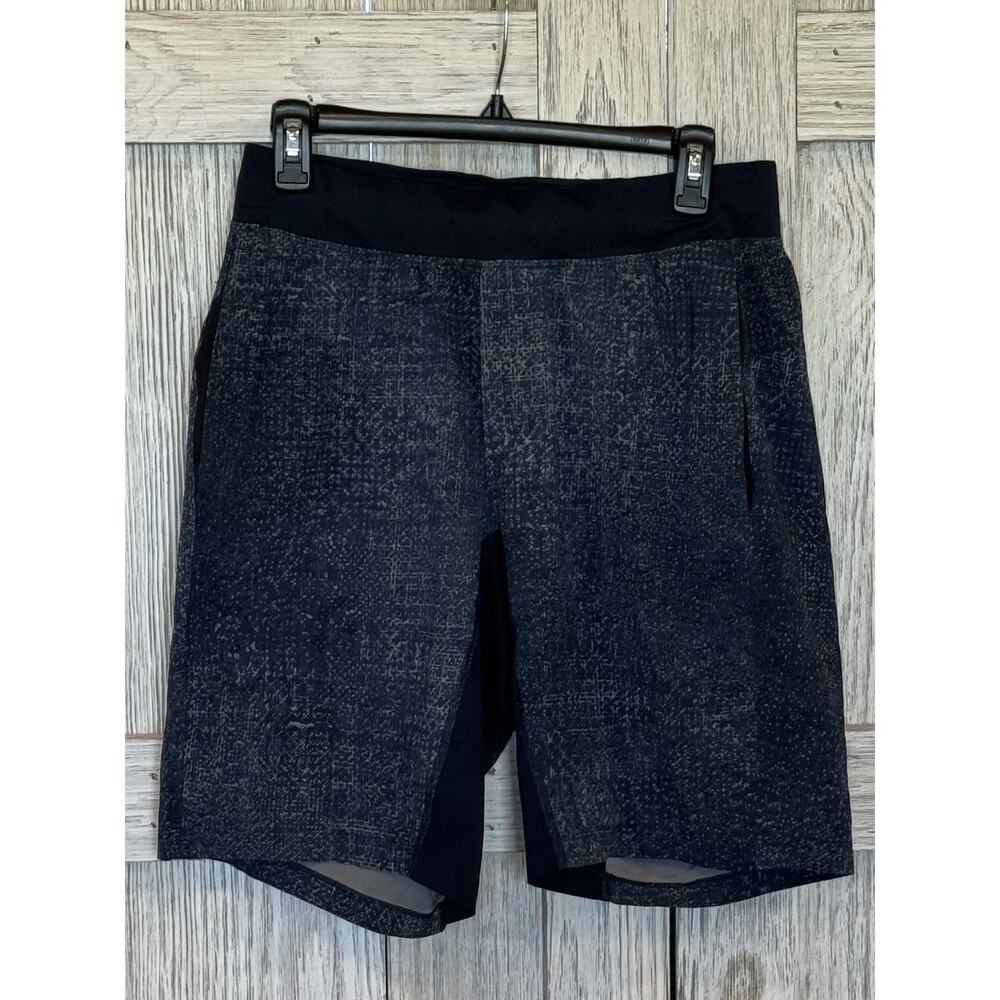 Lululemon T.H.E Shorts Men’s Medium Blue Geometric Linerless Athletic Read